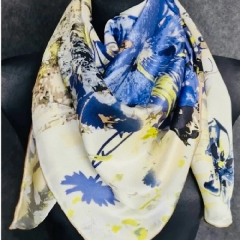 Scarf with Floral Design 100% Silk EUC - Picture 3 of 6